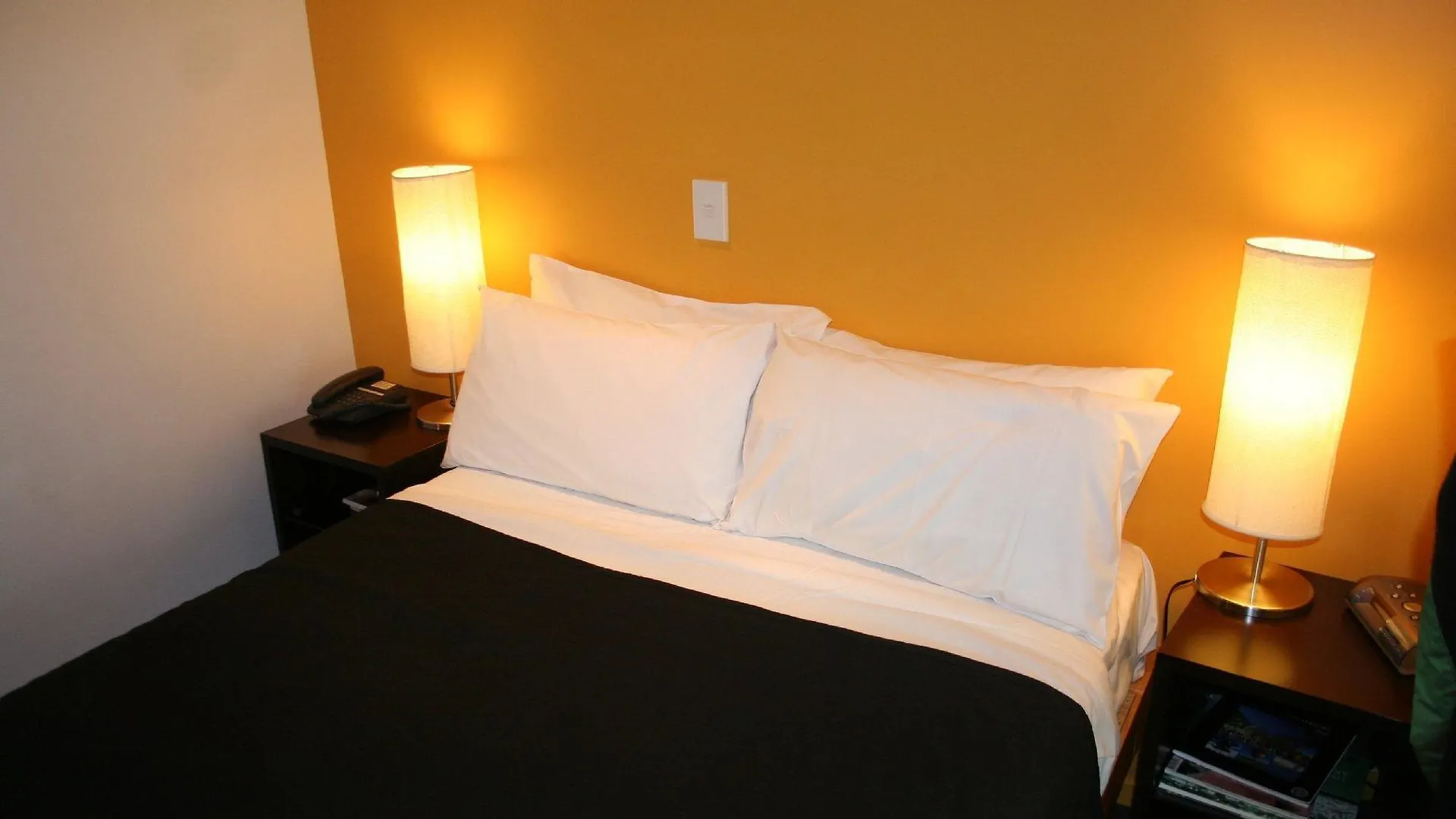 Hotel 115 Christchurch 4*,